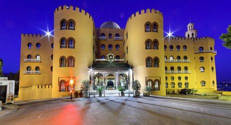 グラナダ アルハンブラ宮殿周辺のホテル選 口コミ評判の高い宿をご紹介 おすすめ旅行を探すならトラベルブック Travelbook グラナダ アルハンブラ宮殿周辺のホテル選 口コミ評判の高い宿をご紹介 おすすめ旅行を探すならトラベルブック Travelbook