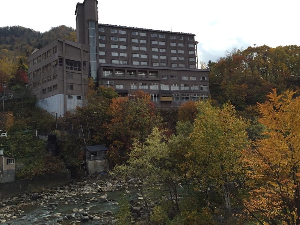 【中古】 誰でも泊まれる公共の宿 安くて、気軽に泊まれる１２６０軒の宿/山と渓谷社/山と渓谷社 ホテル 山渓苑【 2025年最新の料金比較・口コミ・宿泊予約