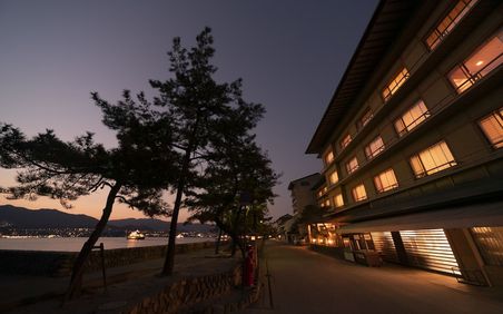 宮島の旅館 予約するならここ ランキング上位の宿泊施設おすすめ7選 おすすめ旅行を探すならトラベルブック Travelbook 宮島の旅館 予約するならここ ランキング上位の宿泊施設おすすめ7選 おすすめ旅行を探すならトラベルブック Travelbook