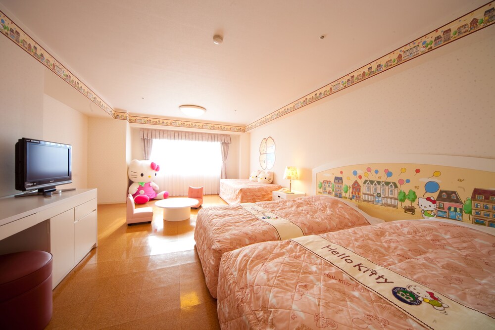 ダイワロイヤルホテル ハローキティ ハローキティ特別室」伊勢志摩ロイヤルホテルに－非売品グッズも