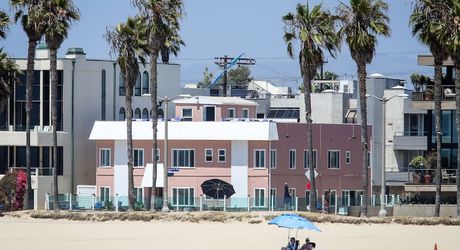 ロサンゼルス ベニスのおすすめホテル10選 口コミ評判のの高い宿をご紹介 おすすめ旅行を探すならトラベルブック Travelbook ロサンゼルス ベニスのおすすめホテル10選 口コミ評判のの高い宿をご紹介 おすすめ旅行を探すならトラベルブック Travelbook