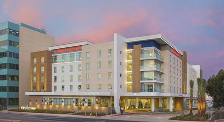 ロサンゼルス空港 Lax 周辺のホテル10選 編集部厳選のホテルはこちら おすすめ旅行を探すならトラベルブック Travelbook ロサンゼルス空港 Lax 周辺のホテル10選 編集部厳選のホテルはこちら おすすめ旅行を探すならトラベルブック Travelbook